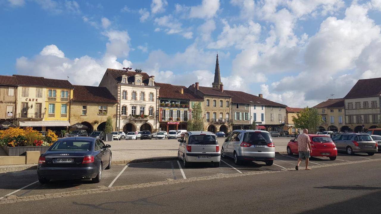 Cazaux-VillecomtalLe Peyroutet公寓 外观 照片